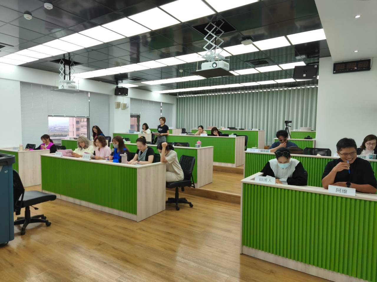 不再紙上談兵！高大EMBA法管班行政法實務分析課程透過模擬審判深化公法學習05